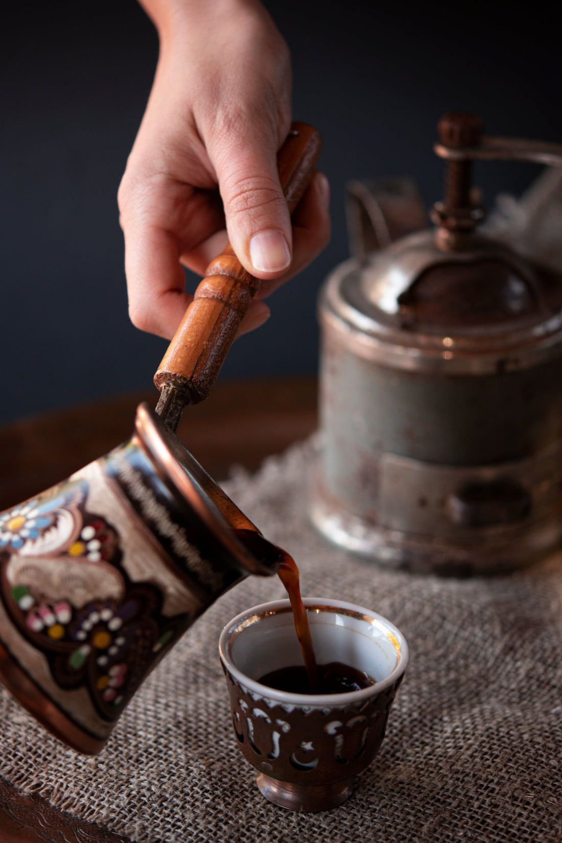 Cum prepari cafeaua la ibric acasă – Rețeta perfectă (Raport 1:10)
